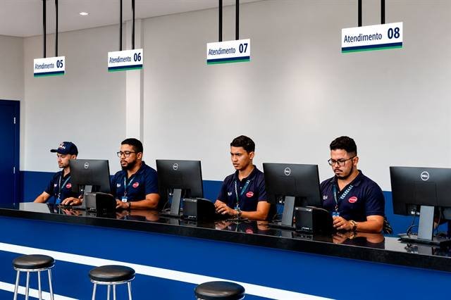 Equipe de atendimento da Moral Autopeças